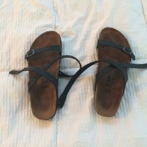 Cross over black Birkenstock’s